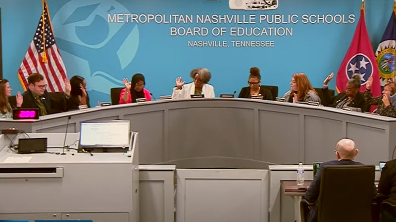 Junta directiva de Escuelas Públicas de Metro Nashville aprueban cambio de horario para las...