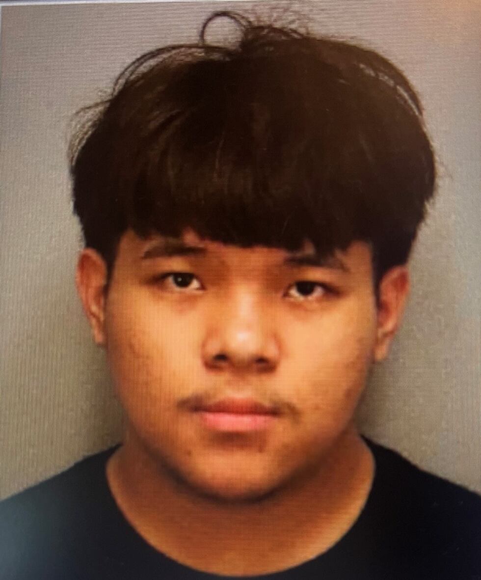 David Hminghlu de 17 años de edad acusado por la policía de robo con violencia en Nashville.