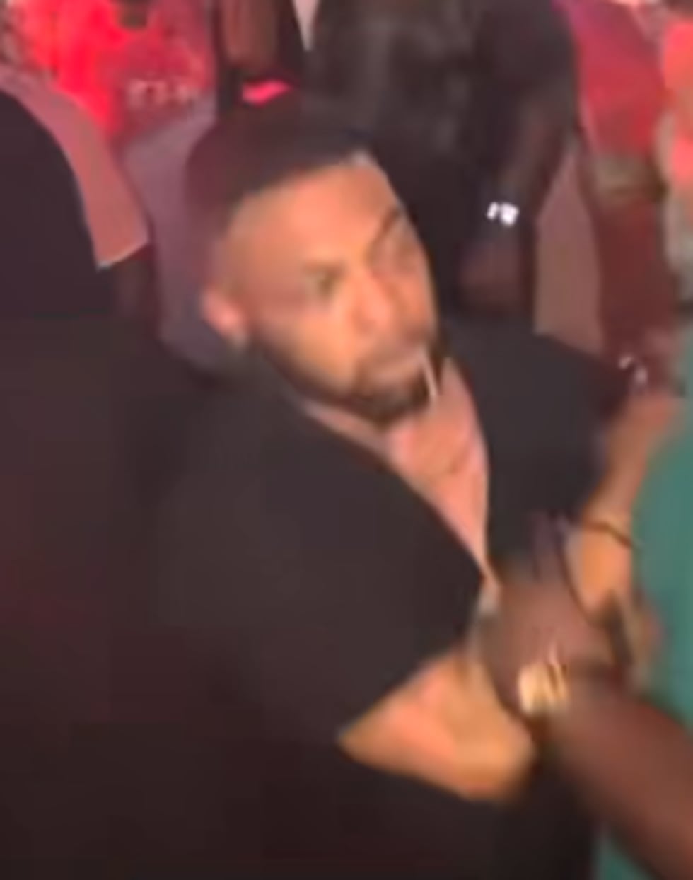 Metro police release photos of men being sought for questioning in stabbing case at night club
