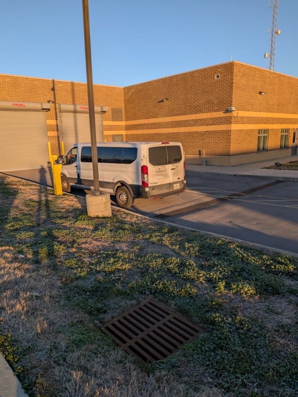 Agentes de ICE en la corte del condado de Wilson , Tn