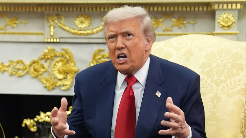 El presidente de EEUU, Donald Trump, habla durante su reunión con el príncipe heredero de...