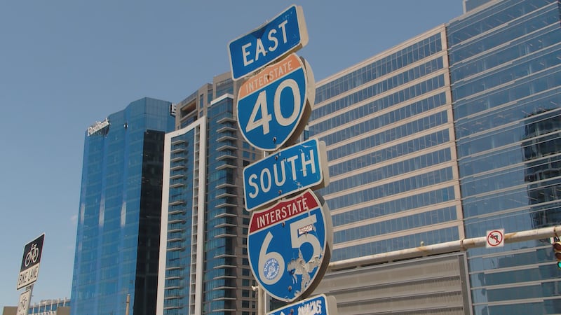 Buscan conductor responsable de atropellar a 4 personas en Nashville