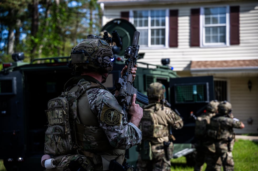 Operativo del Servicio de Alguaciles de los Estados Unidos (USMS) y las agencias del orden...