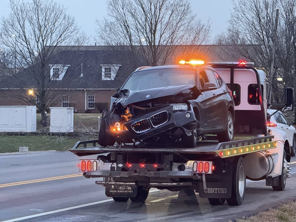Accidente en SE Broad Street , entre varios autos y un autobús escolar en Murfreesboro