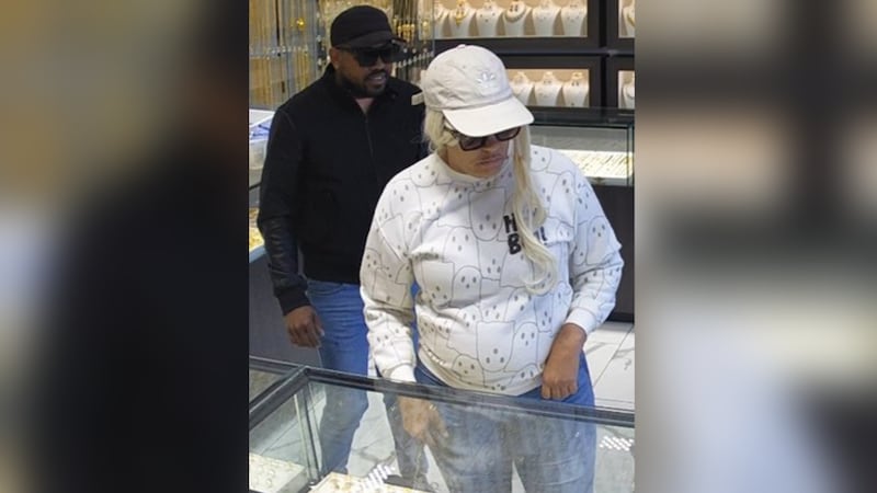 Dos hispanos arrestados por robo de $1.7 millones en joyería.