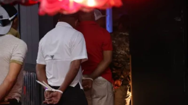Agencias federales realizaron un operativo en el club nocturno "El Corralón" que dejó121...