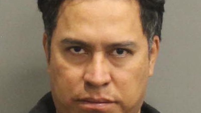 Luis Manuel Martinez Navarez acusado por la policía de Nashville de huir de la escena de un...