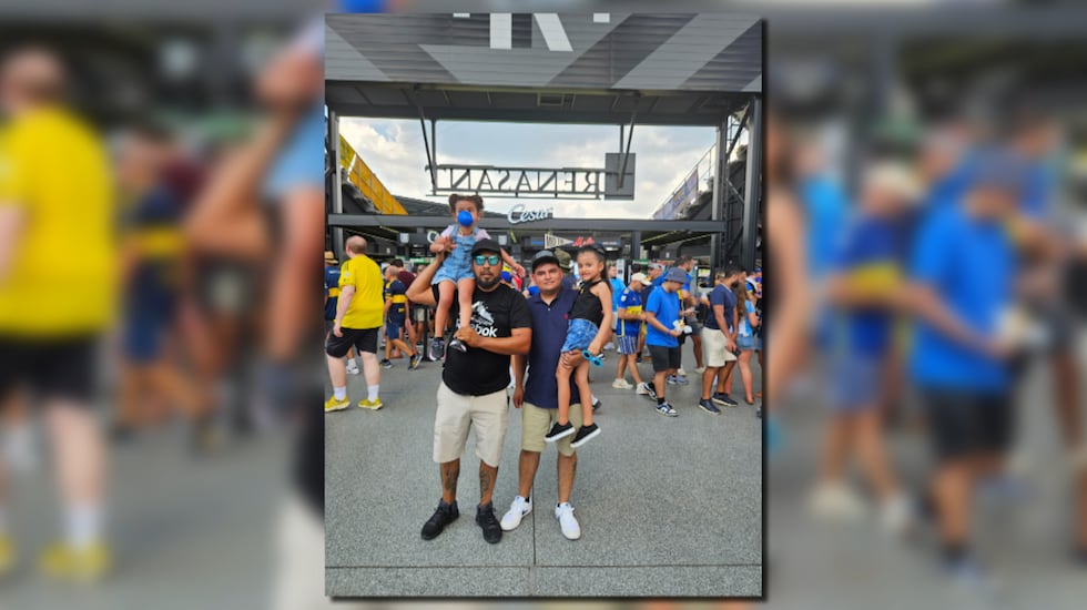 Jose Vivas (left) alongside Alexander Vivas (right) and Alexander's two daughters.