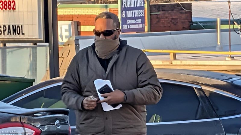 Agente de ICE llegando a corte del condado de Wilson, Tn