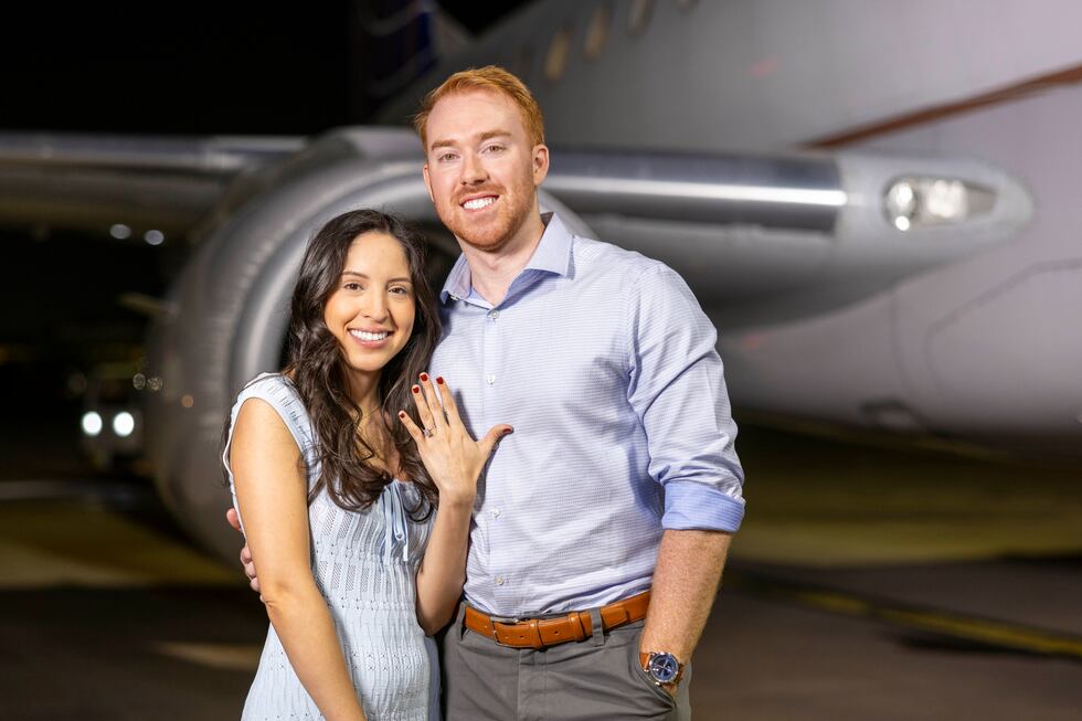 Nashville man proposed to girlfriend at airport with help from other passengers