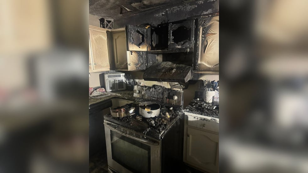Crews extinguish early morning kitchen fire in Maury County