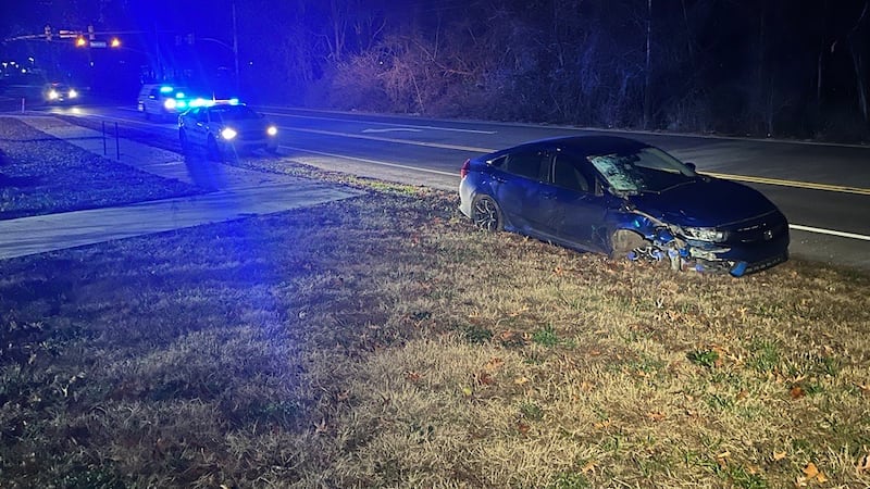 Buscan conductor por atropello mortal de un ciclista cerca del límite del condado de Davidson