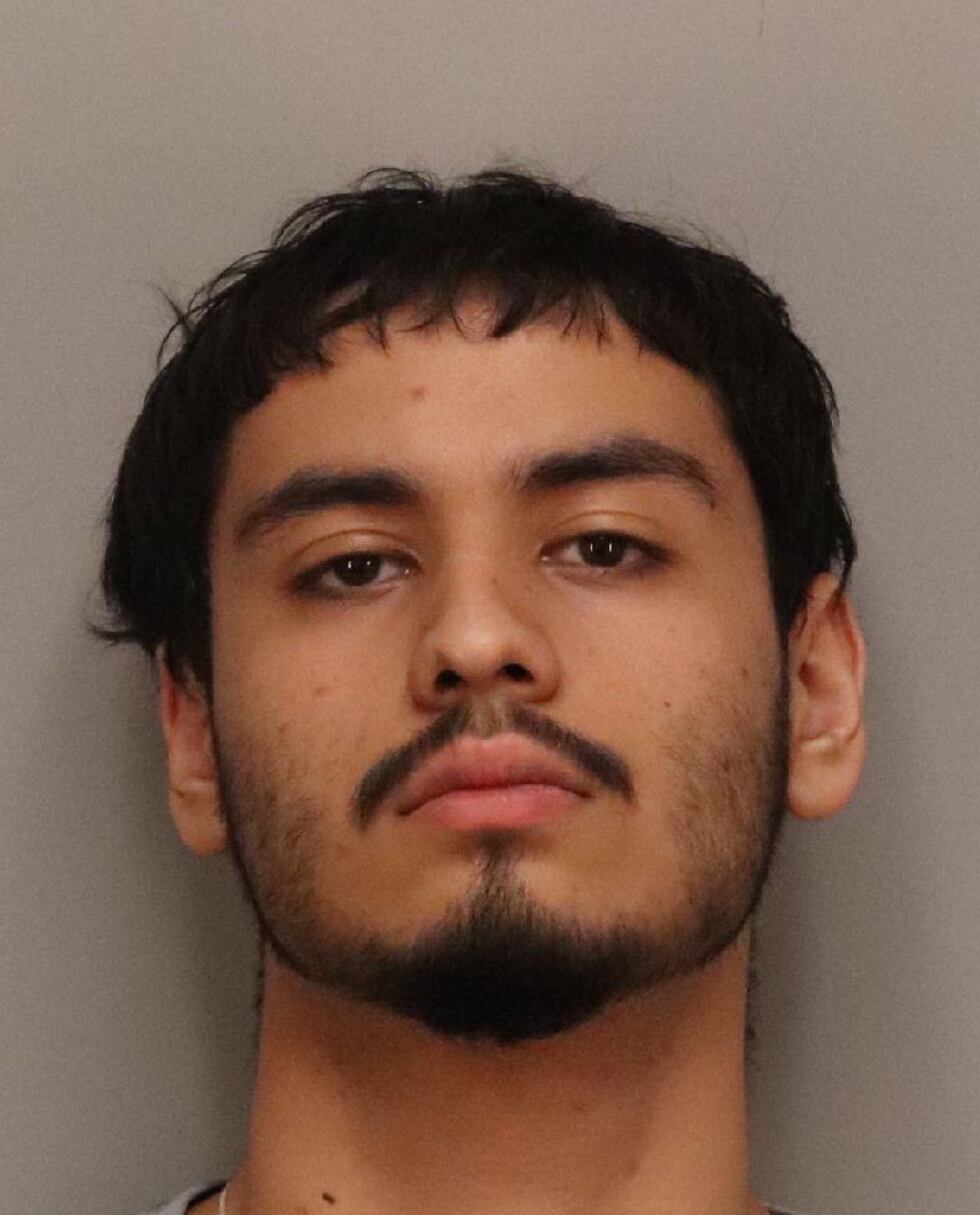 Marvin Cruz de 17 años de edad, acusado por la policía de Nashville supuestamente de robo con...