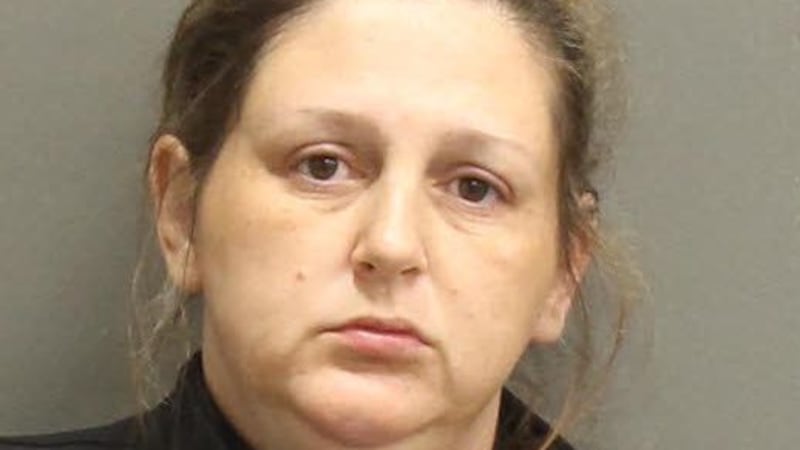 Katie Michelle Esparza es acusada por la policía de Nashville tras el robo de miles de dólares...