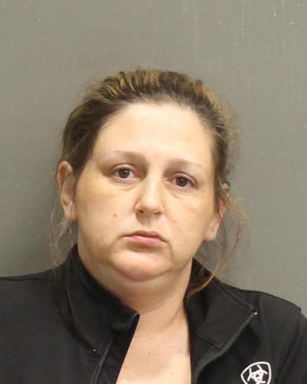 Katie Michelle Esparza es acusada por la policía de Nashville tras el robo de miles de dólares...