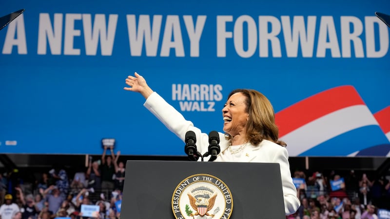 En entrevista, Harris dice que los electores están listos para "un nuevo camino hacia adelante"