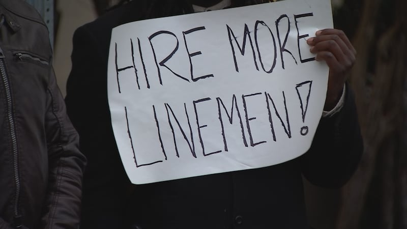 Nashvillians gathered outside the Nashville Electric Service’s main offices Friday night as...