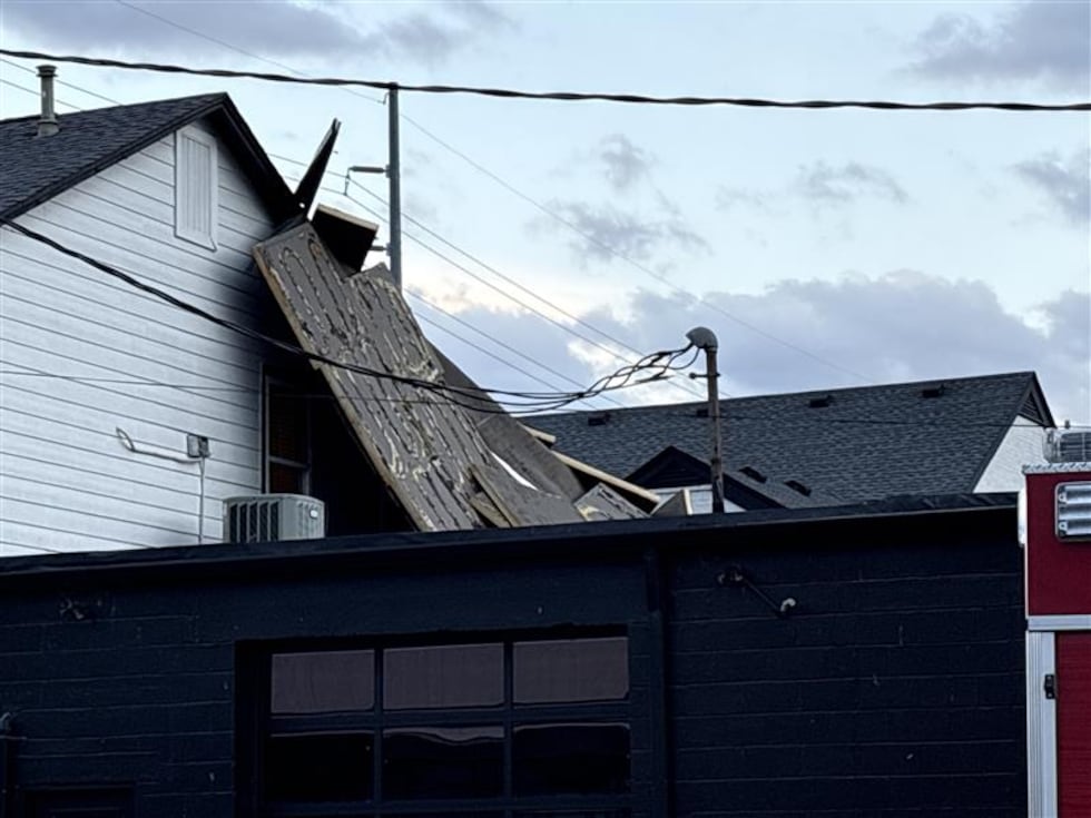 Strong winds damage roof of West Nashville businesses