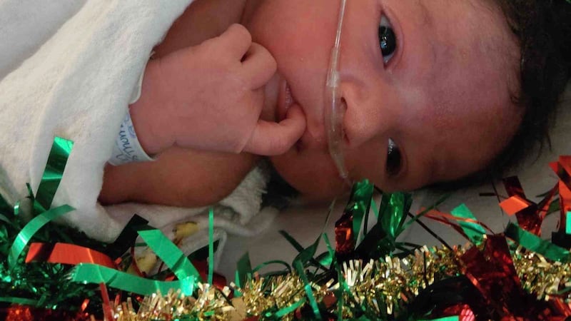 Hospital en Nashville da la bienvenida al primer bebé que nació en esta Navidad