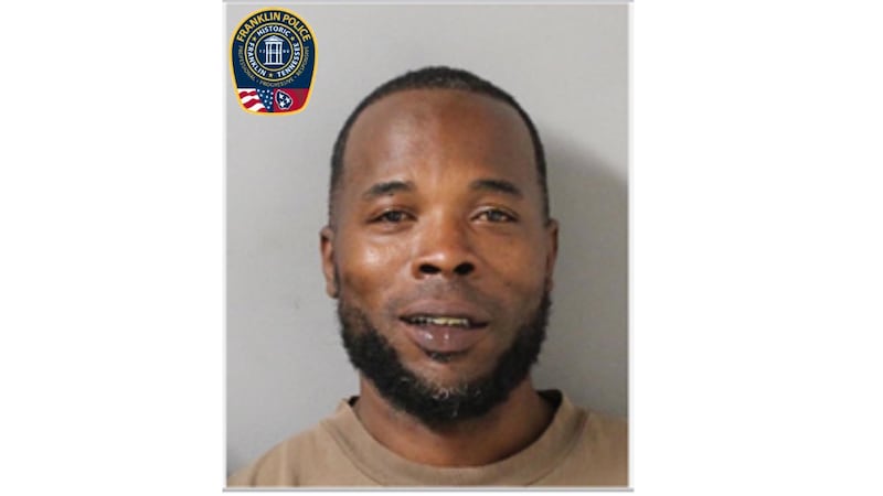Timothy “Bama” Hill, de 53 años fue detenido por la policía de Franklin, Tn por supuestamente...