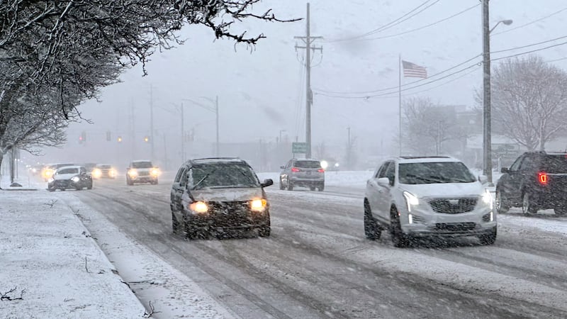 Más de 170 mil usuarios sin energía electrica en el condado de Davidson (AP Photo/Corey Williams)