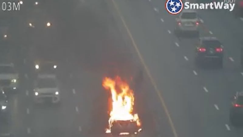 Auto en llamas el miércoles por la mañana en la Interestatal 40 en Nashville
