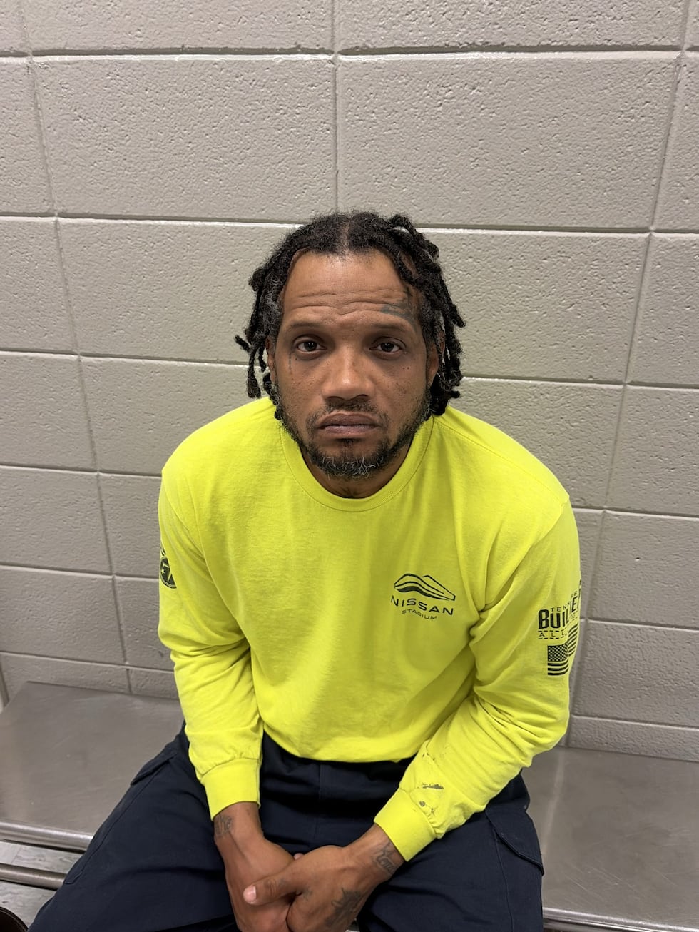 Policía de Nashville detuvo a Marque Henderson, 47 por supuestamente realizar una amenaza con...