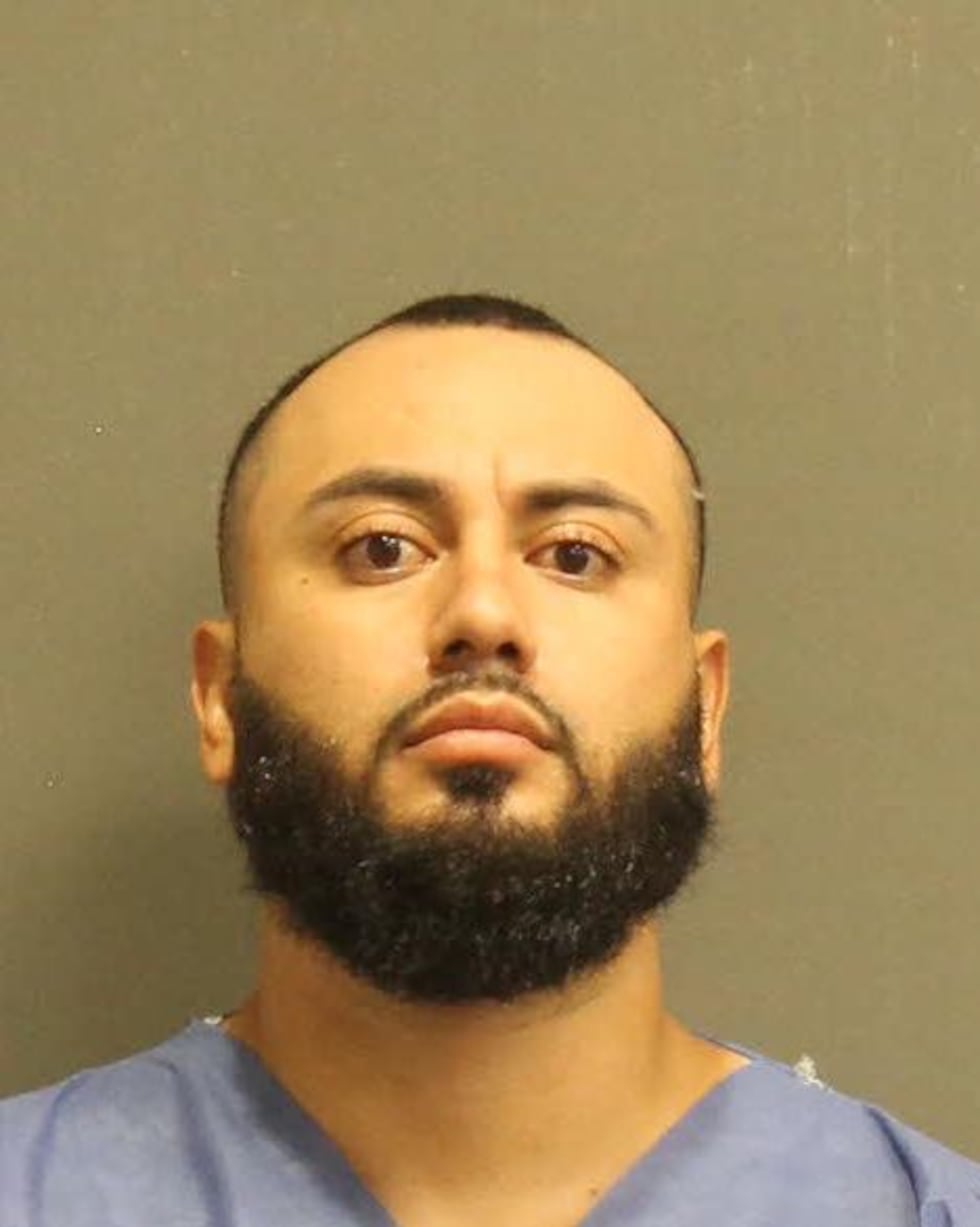 David Torres es acusado de abusar y acosar a su expareja, según policía de Nashville.