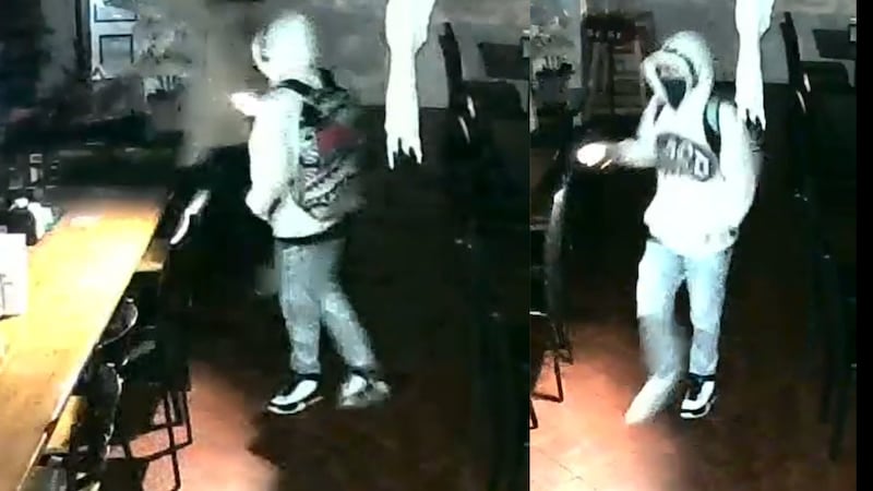 Policía de Clarksville busca al menos 3 personas que dicen robaron botellas de licor de un...