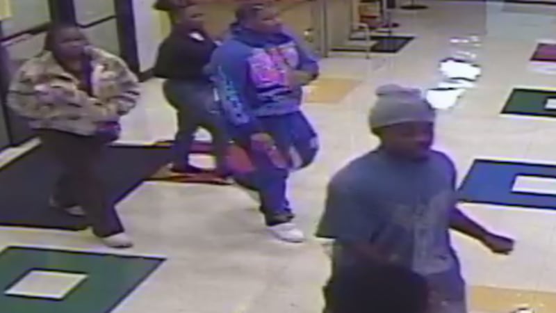 La policía busca a 4 personas para ser interrogadas por este incidente