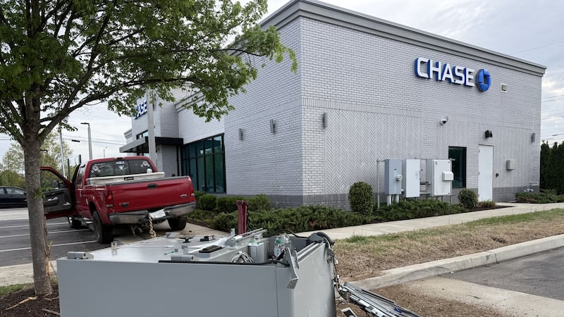 Intento de robo de cajero automático en Murfreesboro sale mal, policía busca a los sospechosos