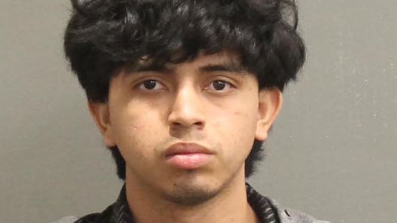 Brayan Murcia Troches de 20 años, acusado por la policía de Nashville del asesinato de una...
