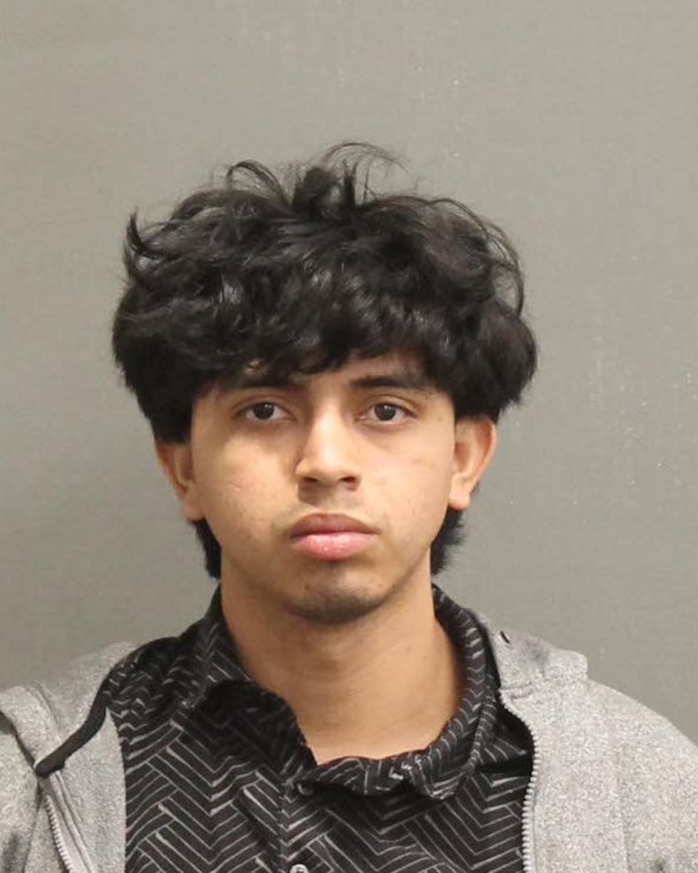Brayan Murcia Troches de 20 años, acusado por la policía de Nashville del asesinato de una...