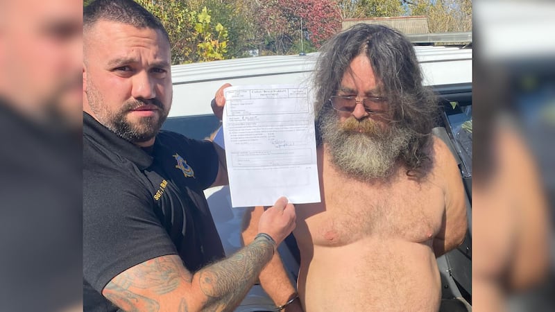 Arrestan a un hombre acusado de cometer delitos sexuales