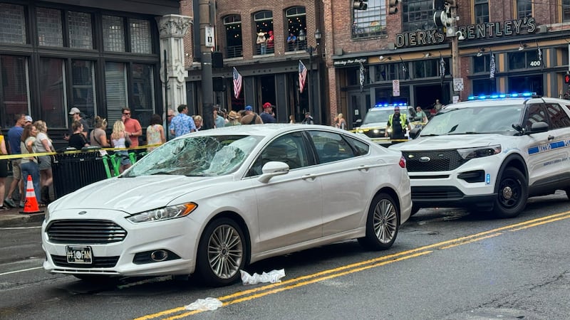 Tragedia en Nashville: vehículo arrolla a cuatro peatones en el centro de la ciudad