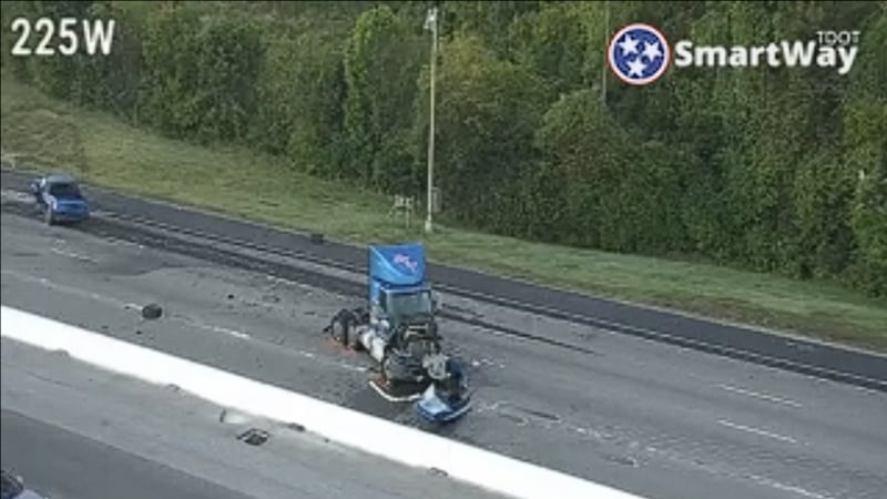 Cierre completo de la I-24 por grave accidente