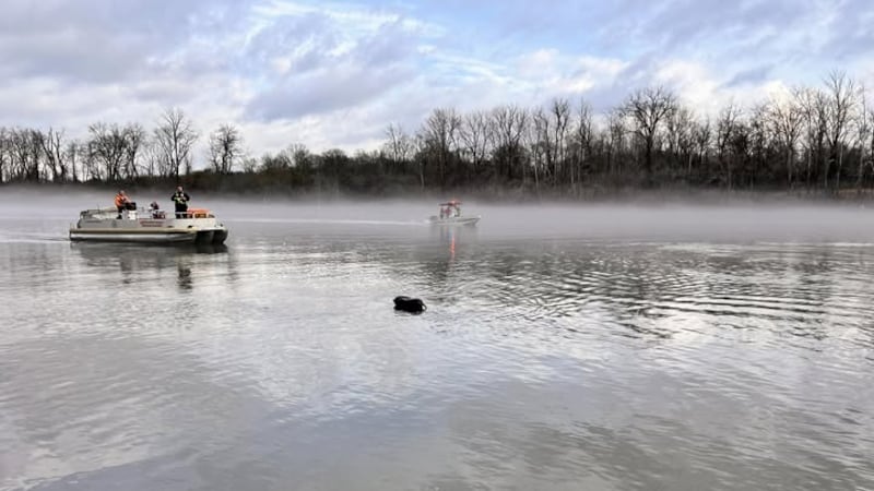 Una mujer y un perro fueron hallados sin vida, tras caer al Río Cumberland