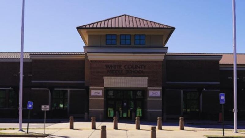 El sistema escolar indicó que los estudiantes están a salvo y que la medida de evacuar a los...