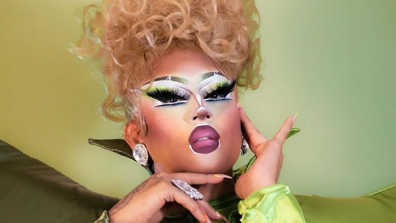 Electricista de noche, Drag Queen de noche, la historia detrás del arte.