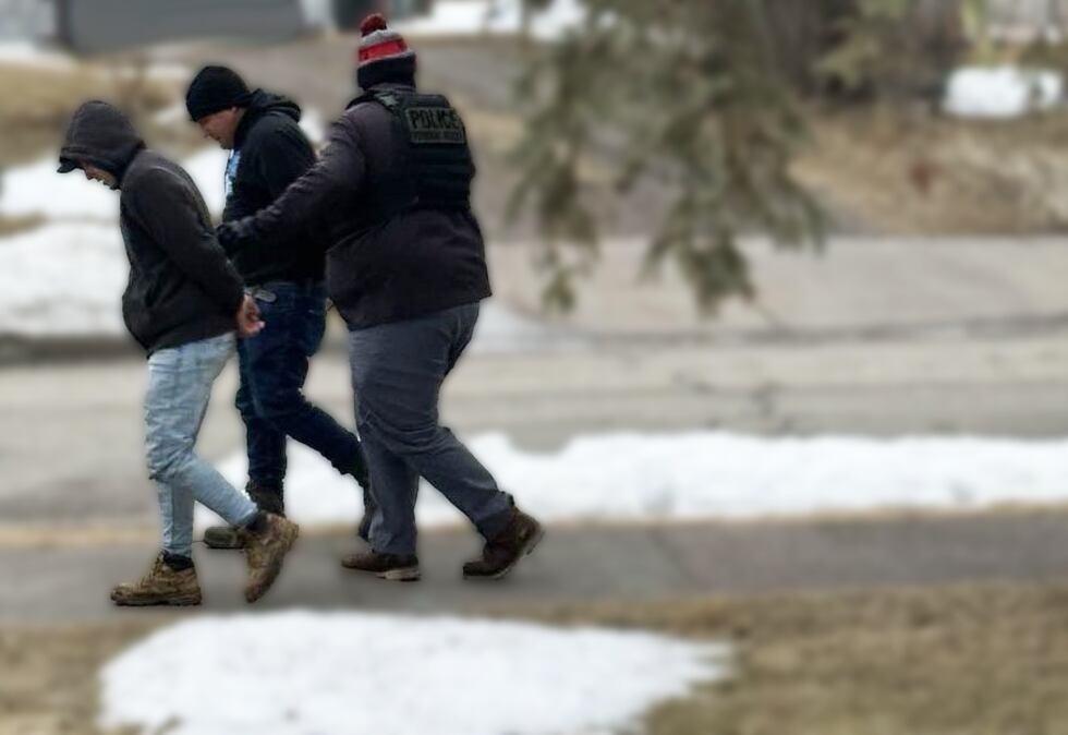 ICE llevó a cabo varios arrestos en Duluth, Minnesota, donde trabajadores 'ruferos' fueron...