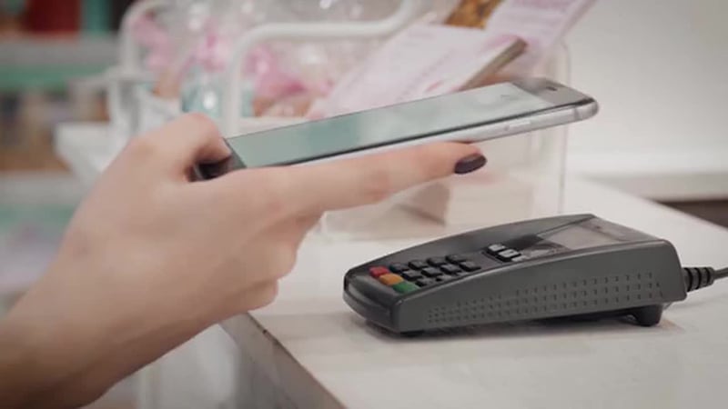 Si usted es de los que realiza pagos con su celular o reloj inteligente, protéjase del llamado...