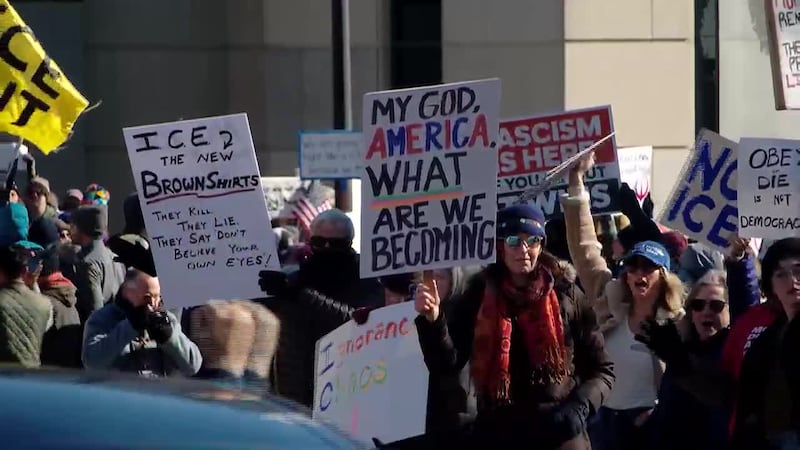 Residentes en Nashville salen a las calles en protesta por la muerte de una mujer a manos de ICE