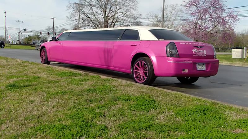 Celebración de 16 años termina en caos, luego de que la limusina terminara descompuesta