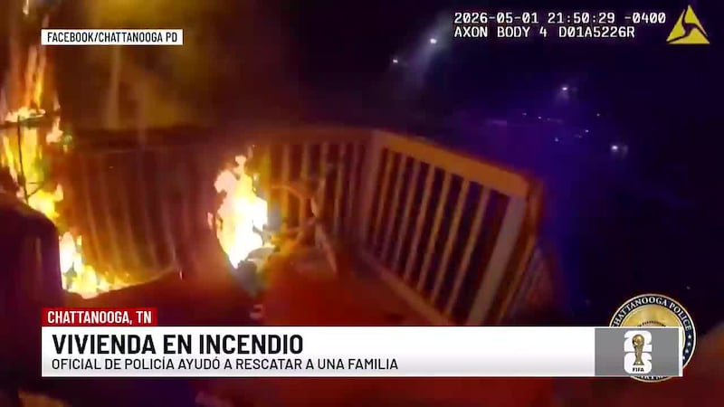 EN VIDEO: Policía de Chattanooga rescata a familia atrapada en un incendio