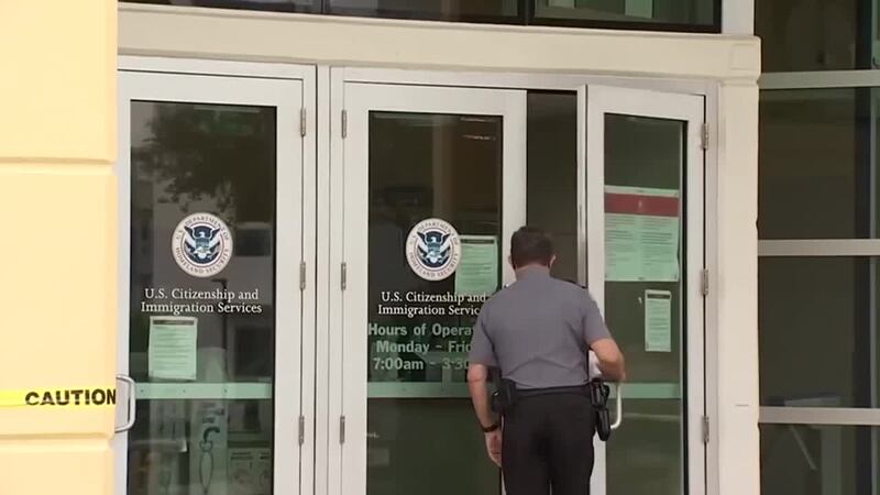 Nunca antes visto: Agentes de USCIS podrán portar armas y hasta iniciar una persecución vehicular