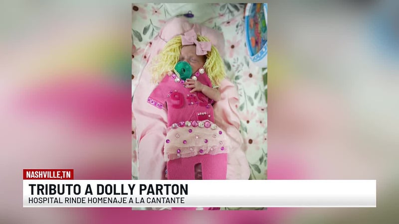 Hospital en Nashville rinde homenaje a Dolly Parton visitiendo como ella a una bebé prematura