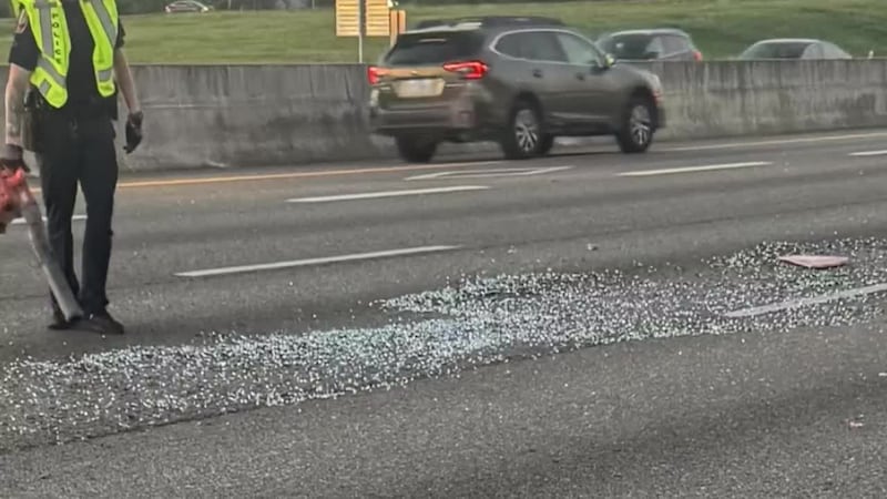 Cierran la I-65 luego de que a una camioneta se le cayeran los clavos y tornillos