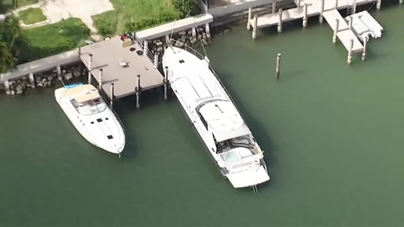 Dueño de yate acusado de prostituir a menor de edad, a quien ofrecía a sus amigos por entre...