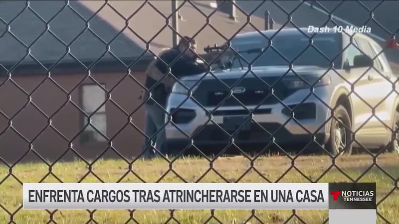 Hombre detenido tras atrincherarse en una casa en Clarksville