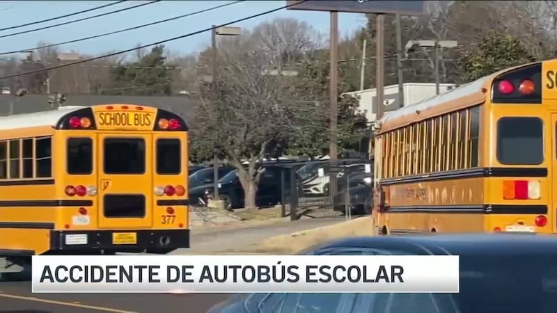 Dos estudiantes trasladados al hospital tras accidente de autobús escolar en Nashville